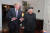 조선중앙통신이 27일 보도한 김정은 북한 국무위원장과 도널드 트럼프 미국 대통령의 환담 사진. [조선중앙통신=연합뉴스]