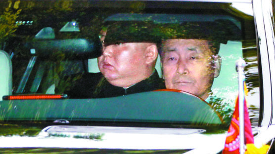 김정은, 북·미회담 결렬 충격···일정 반나절 앞당겨 귀국 