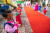 1일 오전 베트남 하노이 우정 유치원에서 어린이들이 혹시 모를 북한 김정은 위원장의 깜짝 방문에 대비해 환영 리허설을 하고 있다. [뉴스1]