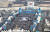 1일 오전 서울 광화문광장에서 열린 3.1절 100주년 기념식에서 참석한 시민들이 대한독립만세를 외치고 있다. [연합뉴스]