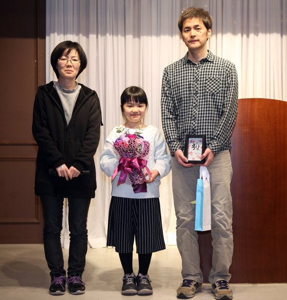 Nakamura Sumire with her parents, 2019: Cyber &#8203;&#8203;Oro)