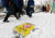 &#39;학교 주변 금연거리&#39;로 시범 지정된 서울 노원구 공연초등학교 앞 거리를 시민이 걷고 있다. [연합뉴스]