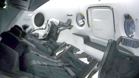 [서소문사진관] 우주 마네킹 '리플리' 태운 스페이스X, 시험발사 성공