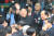김정은 북한 국무위원장이 지난 2일 중국과 접경지역인 베트남 랑선성 동당역에 도착해 현지 환송단에게 손을 흔들고 있다.[연합뉴스]