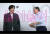 2017년 박원순 시장(오른쪽)이 지코 앞에서 자작랩을 선보이고 있다. ［영상 캡처］