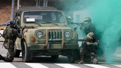 [서소문사진관] 미세먼지 폭격 속 2019년 첫 예비군훈련 시작