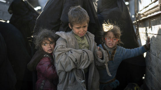 최후 맞은 IS가 사막에 남긴 유산…질병에 죽어가는 아이들