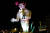 지난달 26일 프랑스 니스 카니발에 등장한 트럼프 대통령의 조형물. 영화 배트맨의 악당 &#39;조커&#39; 분장을 한 트럼프가 노란조끼를 입은 마크롱 프랑스 대통령을 손아귀에 움켜쥐고 있다. [AFP=연합뉴스]