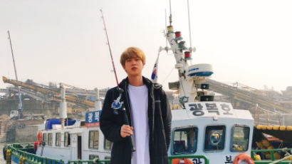 BTS JIN's Fishing Fail! Where is this? And What is that Boat??