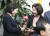나경원 자유한국당 원내대표(오른쪽)가 8일 오전 국회에서 열린 원내대책회의에서 &#39;세계 여성의날&#39;을 기념해 전희경 의원에게 장미꽃을 주고 있다. 임현동 기자