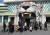 평양시민들이 공휴일인 8일 평양 중앙동물원으로 나들이를 하고 있다. [AP=연합뉴스]