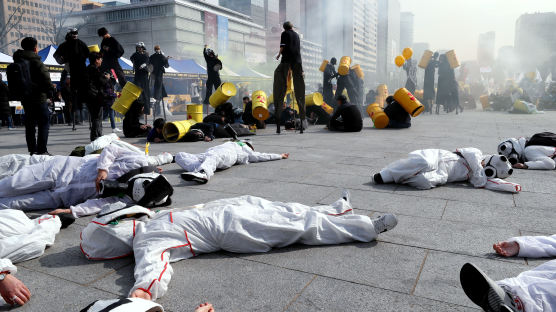 후쿠시마 원전사고 8주기 행진…“핵, 무책임한 발전”