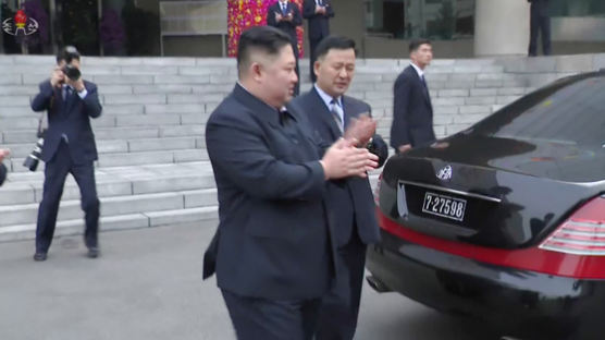[서소문사진관]김정은 위원장, 이례적으로 차량 번호판 노출?