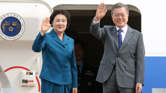 文, 다시 '데쓰 크로스'…한국당은 2년5개월만에 지지율 30% 회복
