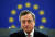 마리오 드라기 유럽중앙은행(ECB) 총재가 이끄는 ECB는 7일 연내 금리 인상 계획을 철회하고 양적완화 정책을 고수하기로 했다. 미·중 무역전쟁, 브렉시트 등에 따른 경기 둔화에 대응하기 위해서다. [로이터=연합뉴스]