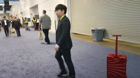 [한국의 실리콘밸리, 판교]1m 가다 멈춘 캐리어 로봇…중국선 성공할 때까지 밀어줬다