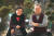 연극 &#39;아버지의 다락방&#39;에서 노년 부부 역할을 하는 배우 김형자(왼쪽)와 안병경. 7일 서울 인덕대에서 연습을 하던 중 잠깐 짬을 내 사진을 찍었다. 오종택 기자