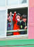 광주시 동구의 한 초등학교 학생들(왼쪽)이 11일 오후 광주지방법원에 출석하는 전두환 전 대통령을 향해 ’전두환은 물러가라“고 외치고 있다. [뉴스1]