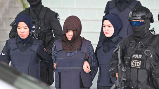 [속보] 로이터 "말레이 검찰, 김정남 살해 베트남 여성 석방 거부"