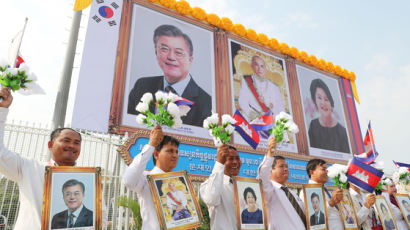 캄보디아 국왕이 체코ㆍ프랑스어에 능숙한 이유는?
