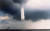 울릉도 앞바다의 물기둥이 하늘로 치솟아 오르는 용오름현상이 88년 11월 27일 일어났다. [중앙포토]