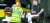 뉴질랜드 크라이스트처치에서 15일 벌어진 이슬람 사원(모스크) 무차별 총격 테러로 인한 부상자가 들것에 실려 병원으로 이송되고 있다. [AFP=연합뉴스]