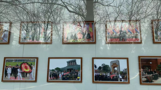 [단독] 베이징 北대사관 벽면에 트럼프 사진이 사라졌다
