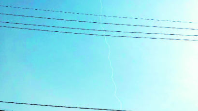 [사진] 천궁 미사일 정비 중 오발 … 공중 폭발