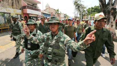 “베네수엘라 군인도 나라 떠난다…美제재 대상 장군도 포함”