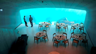 [서소문사진관] 바닷속 5m 노르웨이 해저 레스토랑 '언더', 오늘부터 일반에게 공개...다음 달 2일 영업 시작해