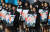 22일 대전시 유성구 국립대전현충원에서 열린 제4회 서해수호의날 기념식에서 대전한빛고 학생들이 전사자들의 사진을 들고 있다. [연합뉴스]