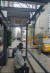 5일 시민들이 서울 서초구 마을버스 정류장에 설치된 유리벽 안에서 버스를 기다리고 있다. 이날 초미세먼지 경보가 발령돼 미세먼지 정화시설을 갖춘 유리벽 안에서 미세먼지를 피하고 있는 것이다. 임선영 기자 