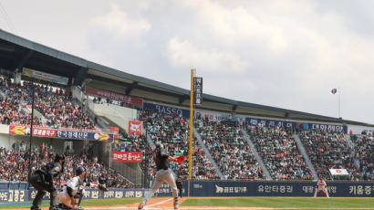 프로야구 개막전 11만명 기록...박병호, 로맥 홈런포