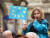 부모와 함께 런던 거리로 나온 소녀가 브렉시트 반대 깃발을 들고 있다. [EPA=연합뉴스]