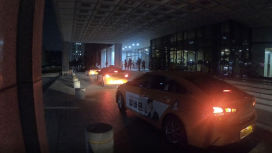 [야단法석]서초동 중앙지검, 밤 10시만 되면 몰리는 택시 왜