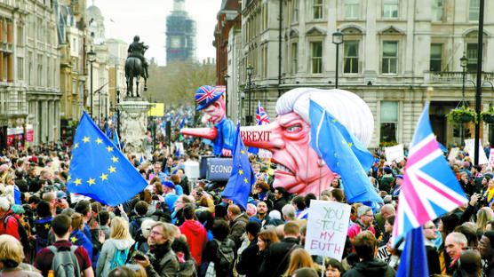 정치에 꼬인 브렉시트…“국민에 맡겨라” 런던 100만 명 시위