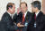 2004년 11월 당시 김병준 청와대 정책실장, 허성관 행정자치부 장관, 이정우 정책기획위원장 (왼쪽부터)이 반부패 관계기관 협의회에 앞서 이야기를 나누고 있다.