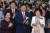 2014년 9월 ‘롯데센터 하노이’ 개장식에서 응우엔 티도안 당시 베트남 부통령(왼쪽)과 롯데그룹 신동빈 회장(가운데), 신영자 장학재단 이사장이 박수를 치고 있다.