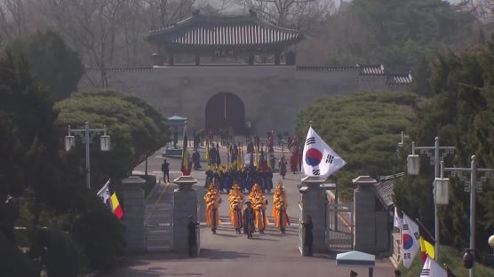 [현장에서] 벨기에 국왕, 참전용사 기린 날…천안함 추모식엔 여당 ‘0’