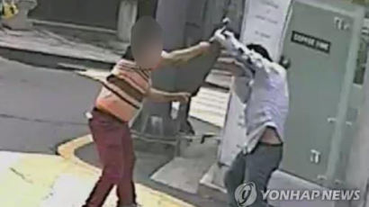 '건물주 폭행' 궁중족발 사장, 2심서 6개월 감형받아 징역 2년