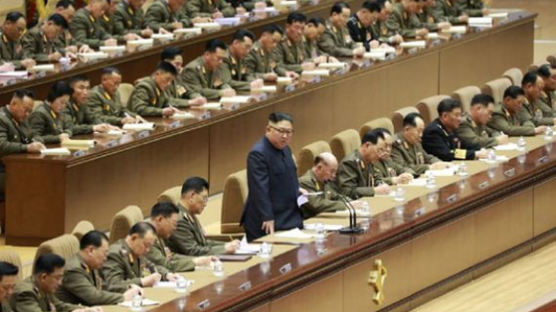 김정은 보름 만의 공개행보는 군부 행사 “인민군대 전투력 백방으로 강화”