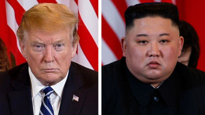"트럼프, 하노이서 김정은에 '핵무기 美로 넘겨라' 요구"