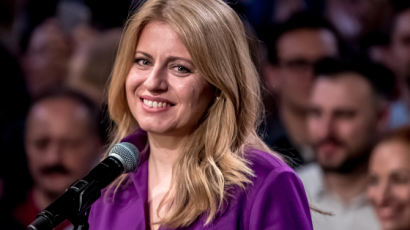 부패에 질렸다···슬로바키아 정치경험 전무 여성 대통령 탄생