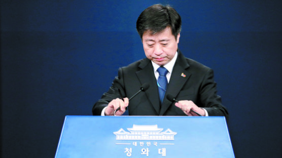 문 정부 첫 장관 철회…커지는 조국 책임론
