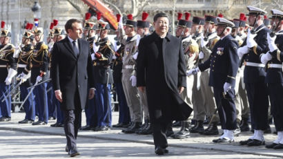 “프랑스 방문 때 시진핑 걸음걸이 다소 부자연스러워…건강 이상설 돌아”
