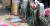 지난달 22일 국립대전현충원 천안함 46용사 묘역 한켠 바닥에 문재인 대통령 화환 명판이 뒤집힌 채 놓여 있다. 이 명판은 자유한국당 황교안 대표 참배 후 제자리에 붙었다. [연합뉴스]