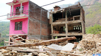 [함께하는 세상] 네팔 학생 “이젠 지진 걱정 없이 편히 공부할 수 있어 좋아요”