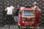 우사인 볼트가 2일(현지시간) 페루 리마에서 열린 &#39;모토 택시&#39;와의 50m 경주 시작에 앞서 몸을 풀고 있다.[AP=연합뉴스]