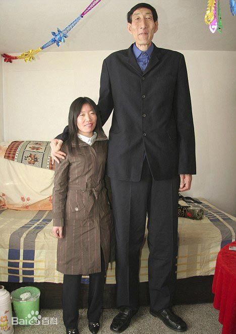 세상 에서 가장 키큰 사람