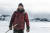 영화 &#39;아틱&#39;에서 비행기 추락 사고로 북극에 조난된 오버가드 역을 맡은 매즈 미켈슨. [사진 모비]